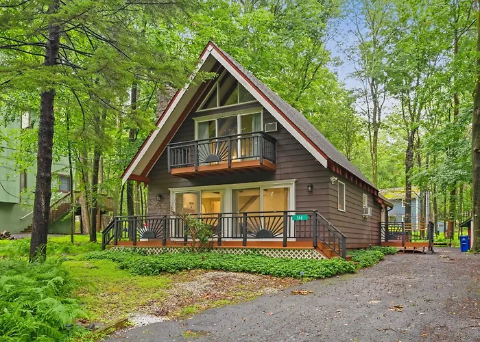 A-Frame Retreat - Hot Tub Fire Pit & Fireplace