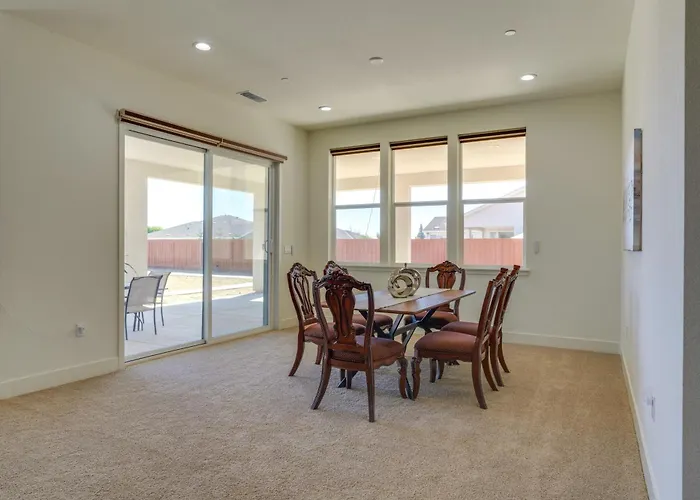 Private Yard & Patio! Modern Manteca Gem