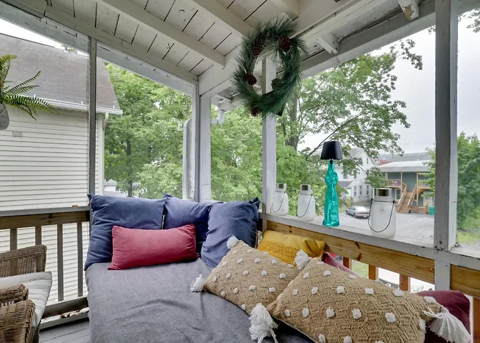 Walk To Main St Stroudsburg! Historic Dtwn Home