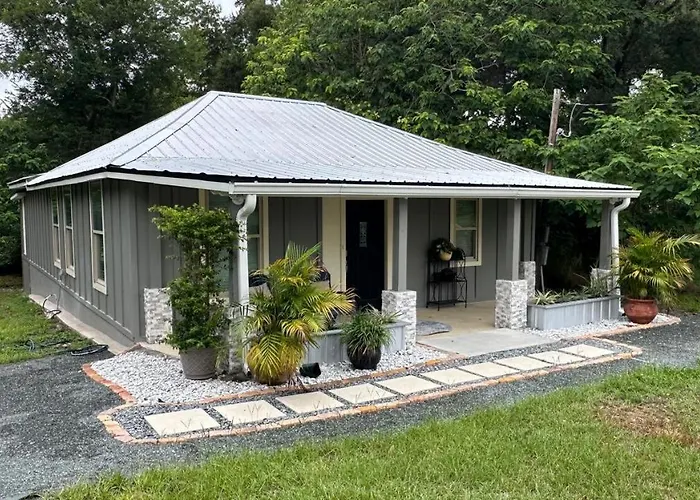 Country Home With 3 Bedrooms And 2 Baths