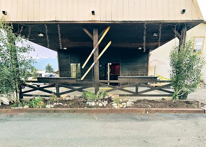 Eagle Nest Inn & Apartments