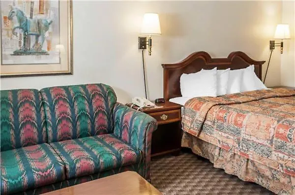 Eagle Nest Inn & Apartments