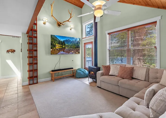 Echo Bay Lodge In Harrison, Id
