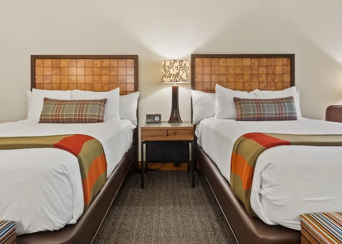 1322 Spruce Peak Mountain Side Guest Room 2- Beds Sleeps 4 Ski In Ski Out By Stowe Mountain Rentals