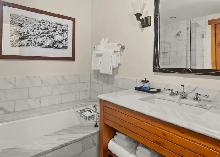 1322 Spruce Peak Mountain Side Guest Room 2- Beds Sleeps 4 Ski In Ski Out By Stowe Mountain Rentals