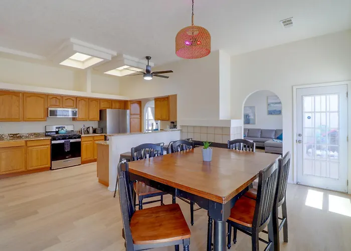Extended Desert Pool House! Home Outside Abq