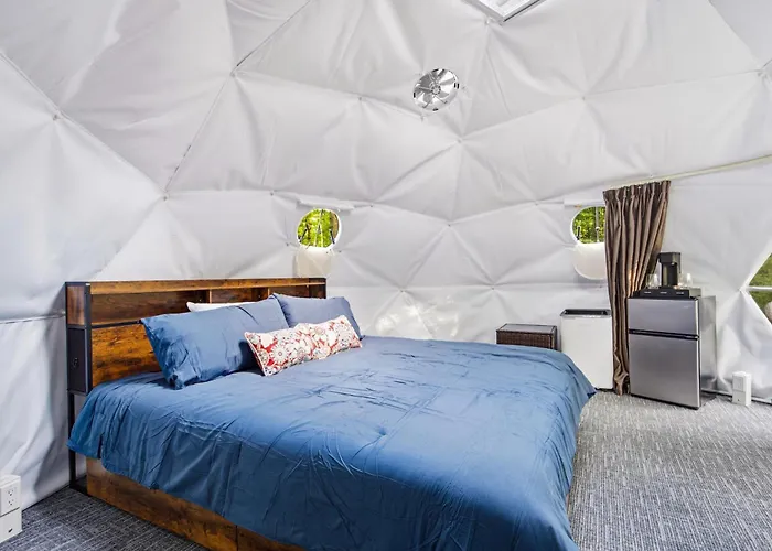 Pleasant River Glamping Dome 1 King Bed