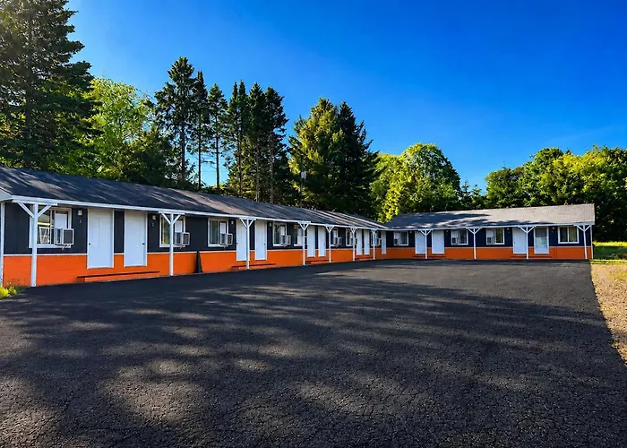 Blisspoint Munising - Formerly Hillcrest Motel & Cabins