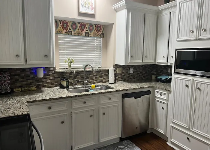 Family-Friendly 4Br Home With Private Pool