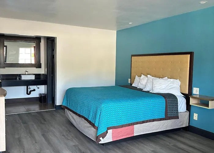 Fortuna Redwood Inn