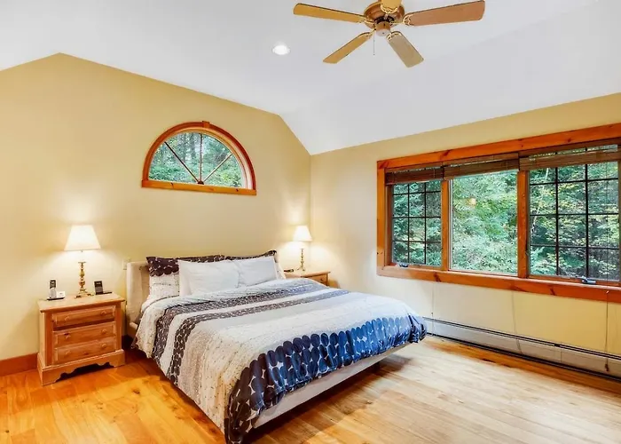 Mountain Retreat With Stone Fireplace & Game Room Near Stratton, Magic Mountain & Bromley Mountain, Peru, Vermont