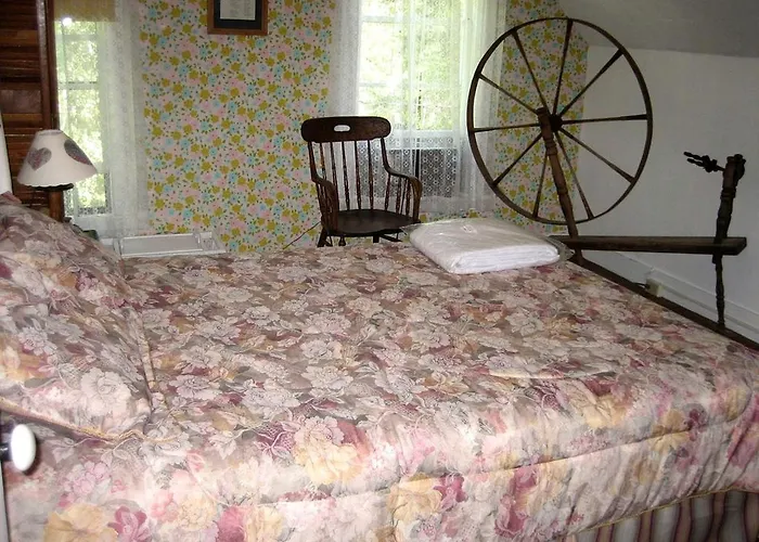 Cozy Cottage Rental Located Lakeside In The Peaceful Forest Of Millinocket, Maine