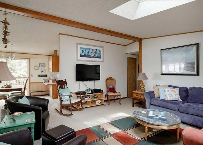 Secluded Beach Cottage With Private Hot Tub And Ocean Views In Seal Rock, Oregon