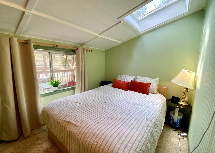 Cute Quiet Cottage In The San Bernardino Mountains For A Peaceful Family Retreat In Green Valley Lake, California