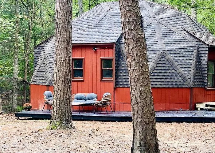 Unique Spacious Dome Nestled In The Forest For A Peaceful Glamping Retreat Near Chapel Hill, North Carolina
