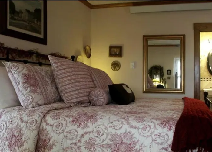 Romantic Bed And Breakfast Staycation For Two Guests In Lincoln, Nebraska