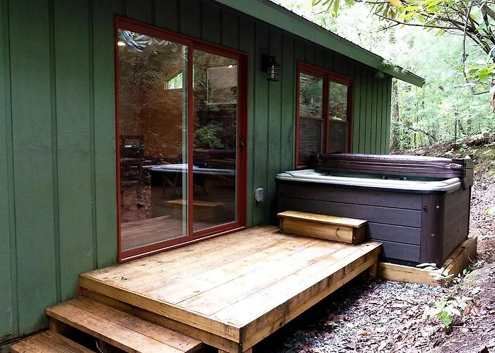 Pet-Friendly Cabin With A Private Hot Tub In Bostic, North Carolina