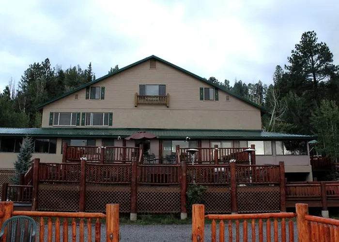 Deluxe Suite For Six With A Shared Hot Tub Near The Greer Lakes, Arizona