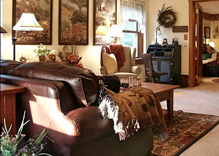 Spacious Pet-Friendly Accommodation For Two Guests Near Lincoln, Nebraska