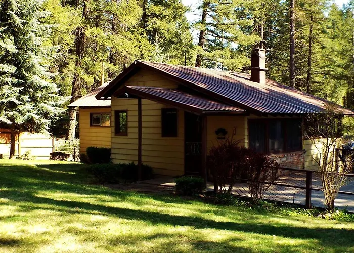 Waterfront Rustic Cabin Rental Near Deer Lake, Washington