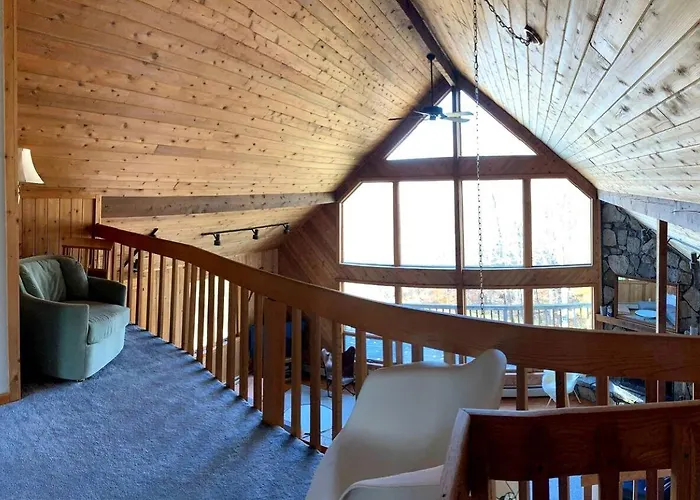 Spacious Okemo Cabin For A Weekend Getaway In Vermont