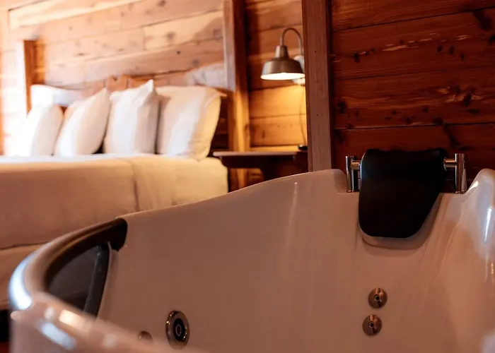 Cozy Vacation Rental With A Shared Swimming Pool In Heber Springs, Arkansas