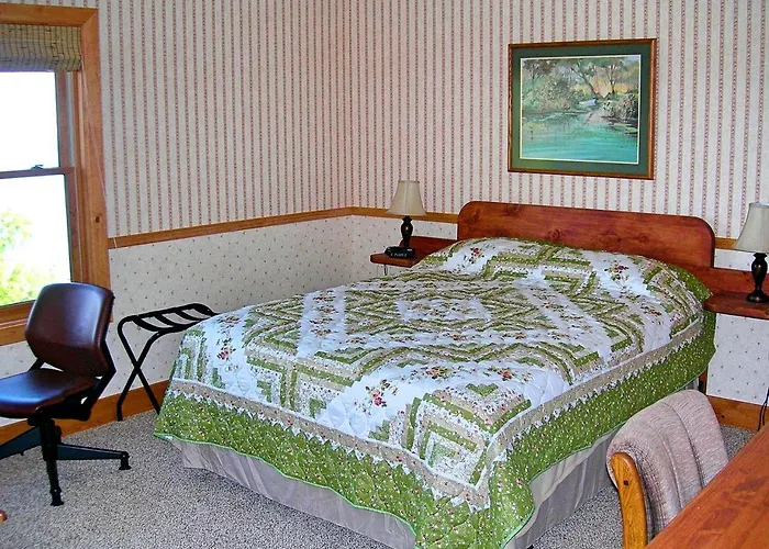 Cozy Room In Bed And Breakfast For Relaxing Getaway On Lake Huron, Michigan