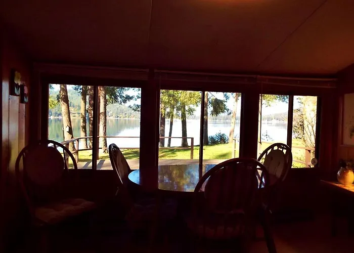 Waterfront Rustic Cabin Rental Near Deer Lake, Washington