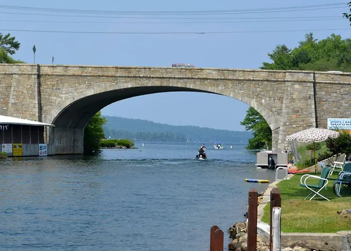Charming Five-Person Cottage Rental Near Lake Winnisquam, New Hampshire