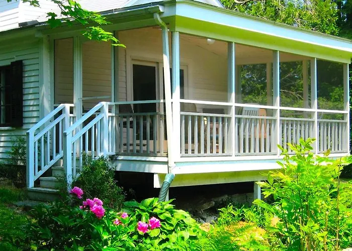 Charming Farmhouse Cottage Rental Situated In The Wilderness Near Stockbridge, Massachusetts