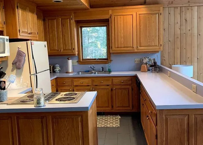 Spacious Okemo Cabin For A Weekend Getaway In Vermont