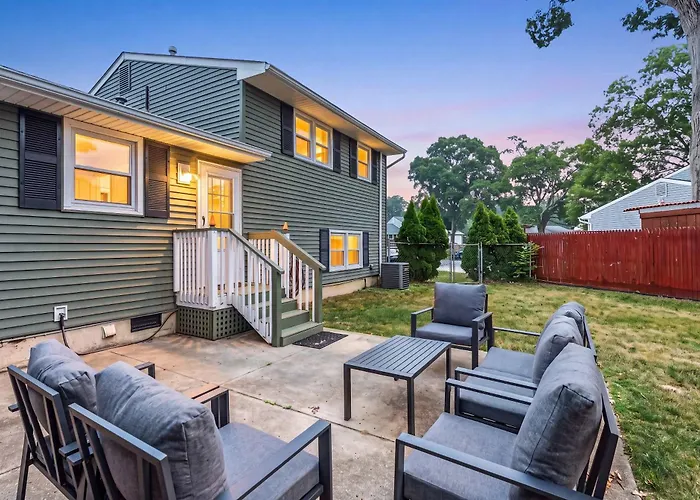 Cape May Escape Sleeps 10 Tiki Bar Grill