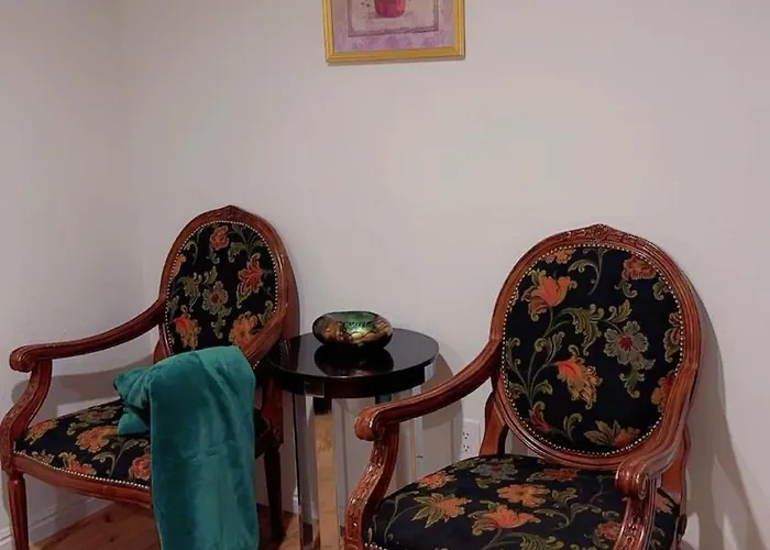 King Bedroom With Private Bathroom