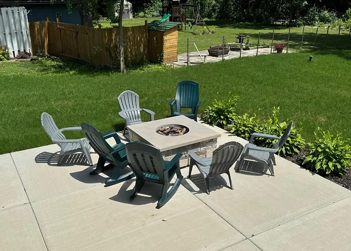 Lake Country Inn - Boat Rental Available