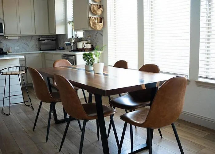 Spacious New Build Townhome 3B 2B Extended Stays