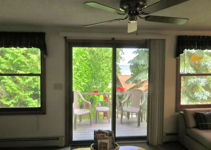 Secluded And Romantic Getaway For Two On Burt Lake, Michigan