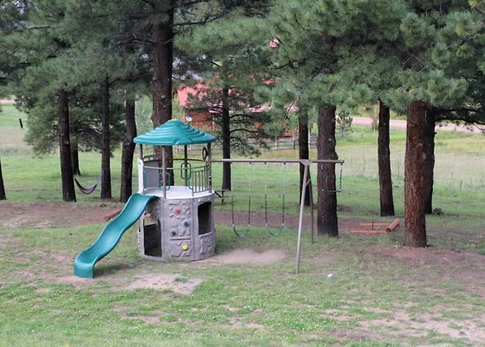 One-Bedroom Suite Lodging Perfect For Families On A Resort In Greer, Arizona
