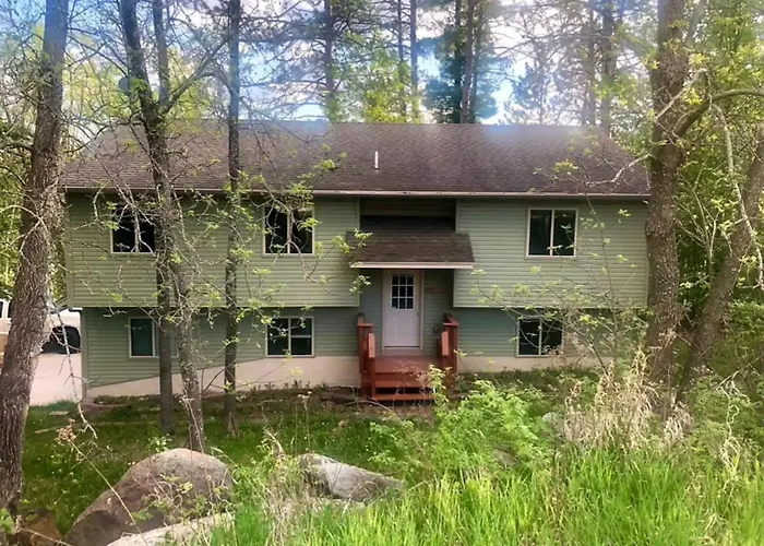 Cozy Pet-Friendly Home Near Hiking Trails And Lake Vermilion
