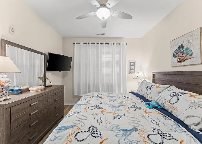 Top-Floor Coastal Condo With Pool, Private Deck & Walk To The Beach