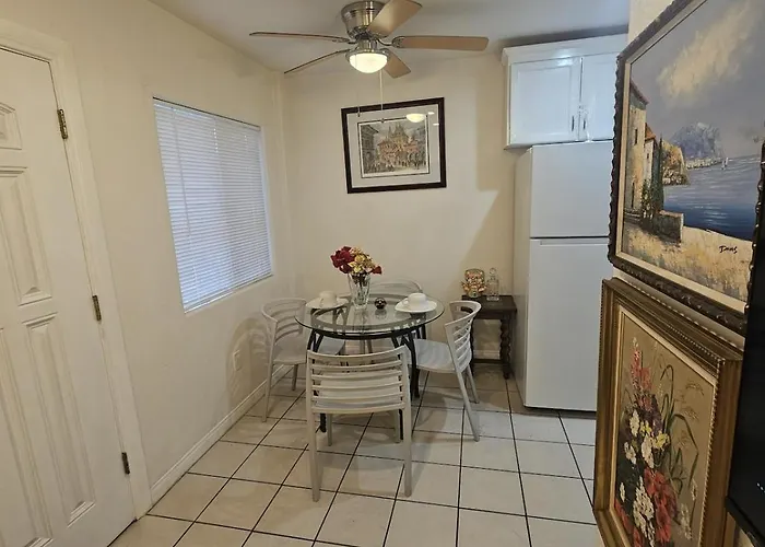 Cozy 2 Bed 2 Bath Close To Downtown San Diego!