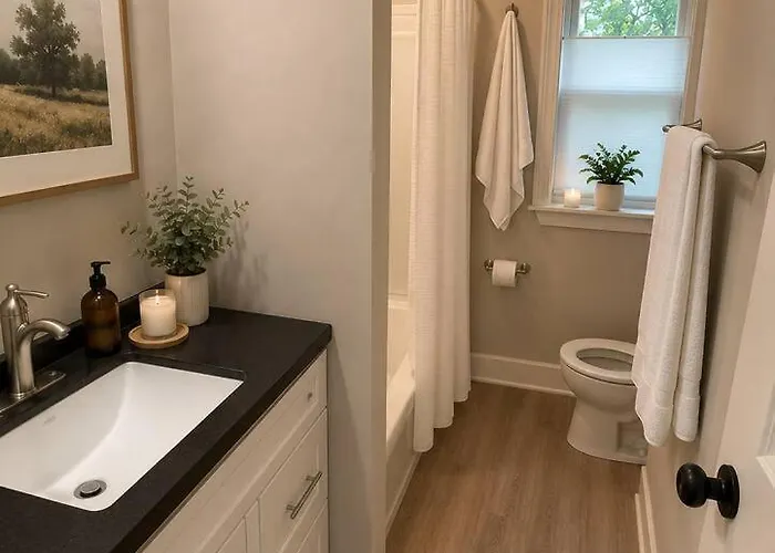 Fort Wayne Retreat Spacious • Sleeps 4
