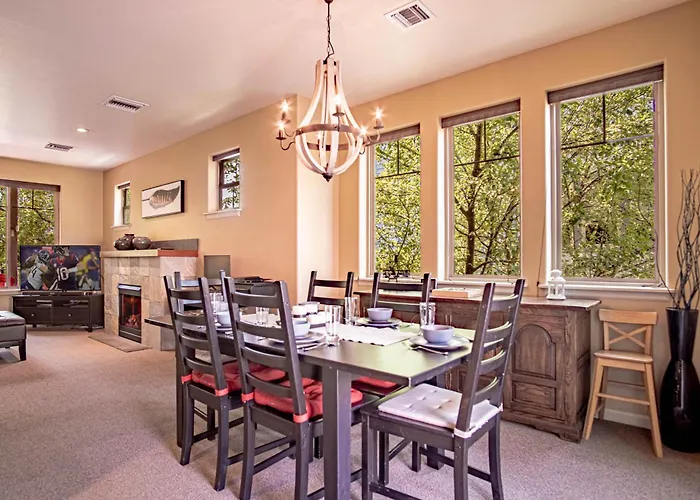 Sweetwater Retreat - Pet Friendly!