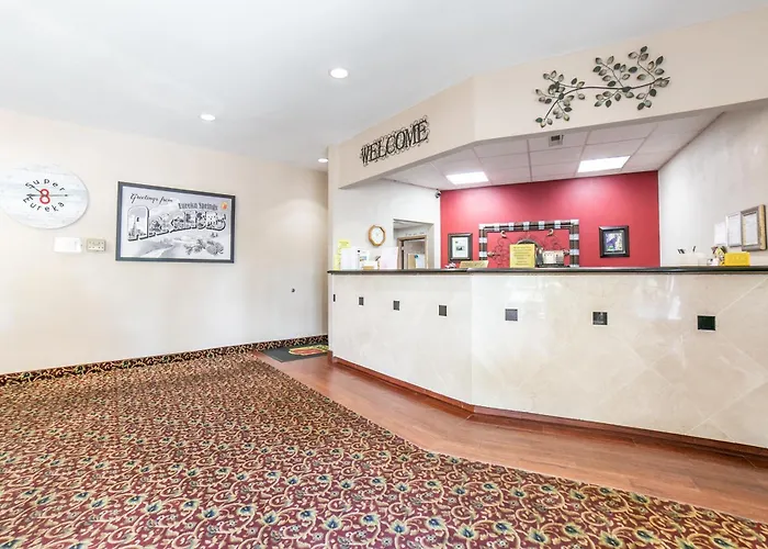 Eureka Springs Atrium Pool Hotel