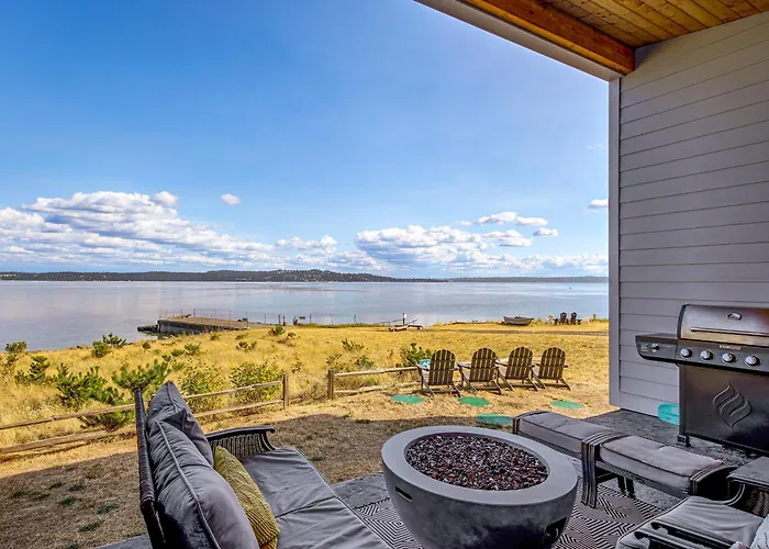 Peaceful Waterfront Retreat On Vashon Island