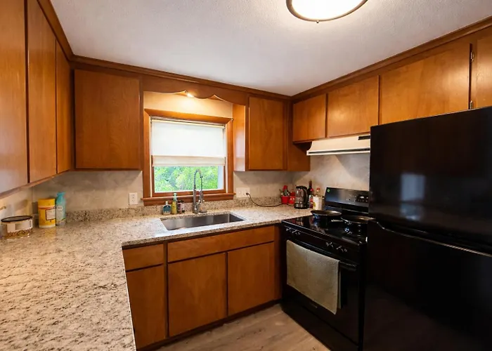 Private Retreat Ranch House In South Amherst