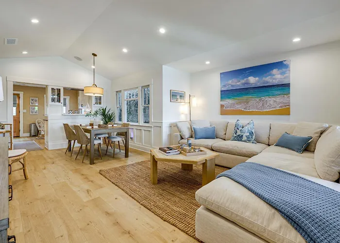 Stroll To Redondo Beach: Modern, Coastal Gem