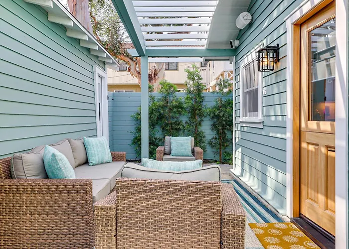Stroll To Redondo Beach: Modern, Coastal Gem