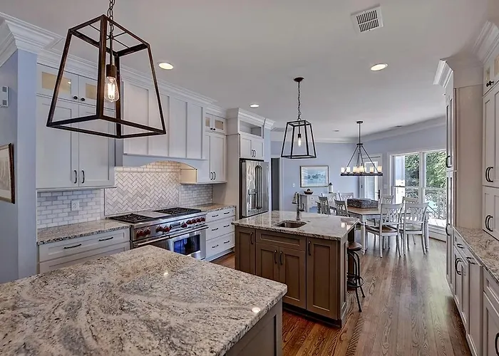 Luxury Cabin For Entertaining With An In-House Movie Theater On Lake Norman, North Carolina