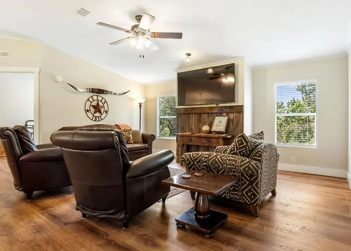 Serene Vacation Rental In The Heart Of Texas Hill Country For A Peaceful Getaway In Pipe Creek, Texas