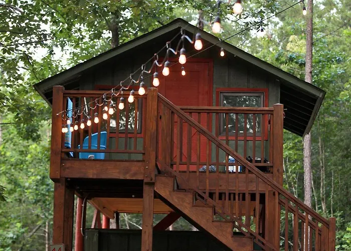 Treetop Cabin For The Ultimate Getaway Near Lake Lure In Bostic, North Carolina